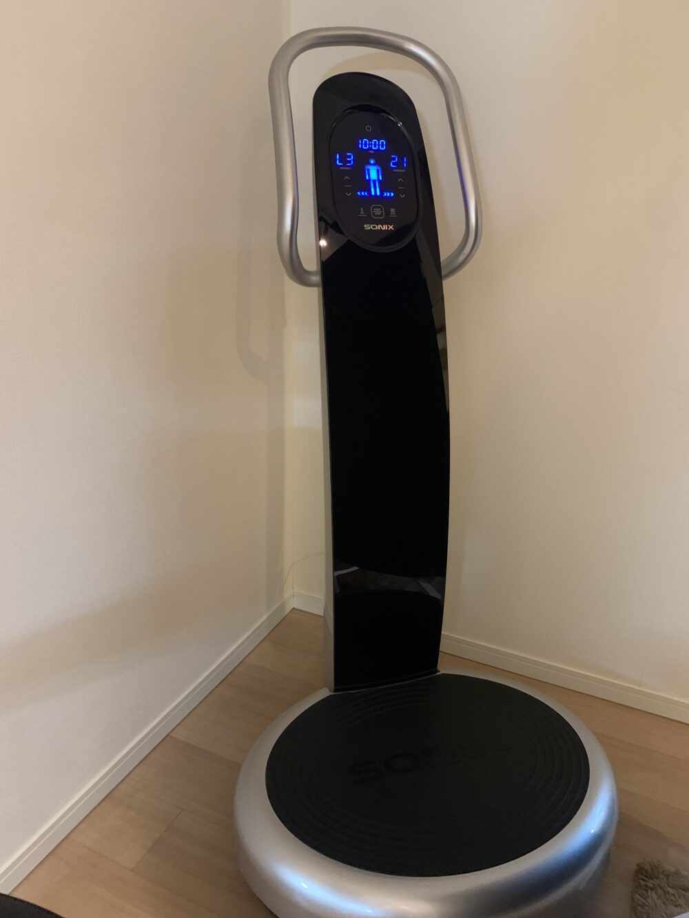 近未来型 音波振動マシンSONIX-VM15